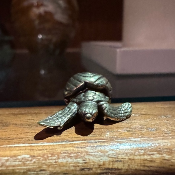 Tiny Brass Sea Turtle Vintage-style Sculpture Desk Decor - Picture 7 of 8